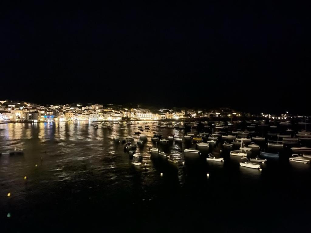 Beachfront Penthouse With Sea Views In Apartamento Cadaqués