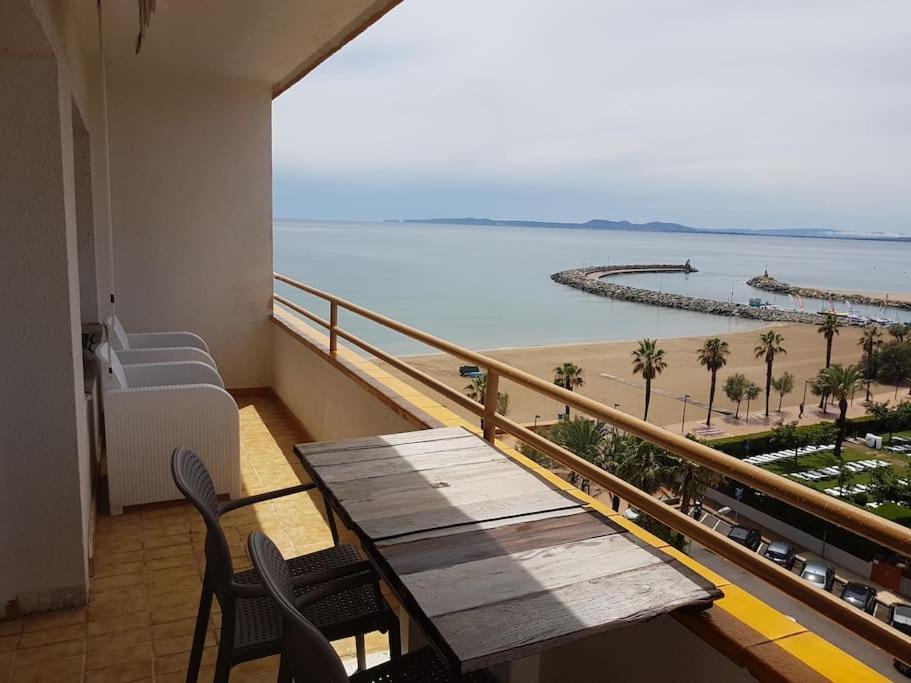 Beautiful In Front Of Beach, Pool, View Apartamento Rosas