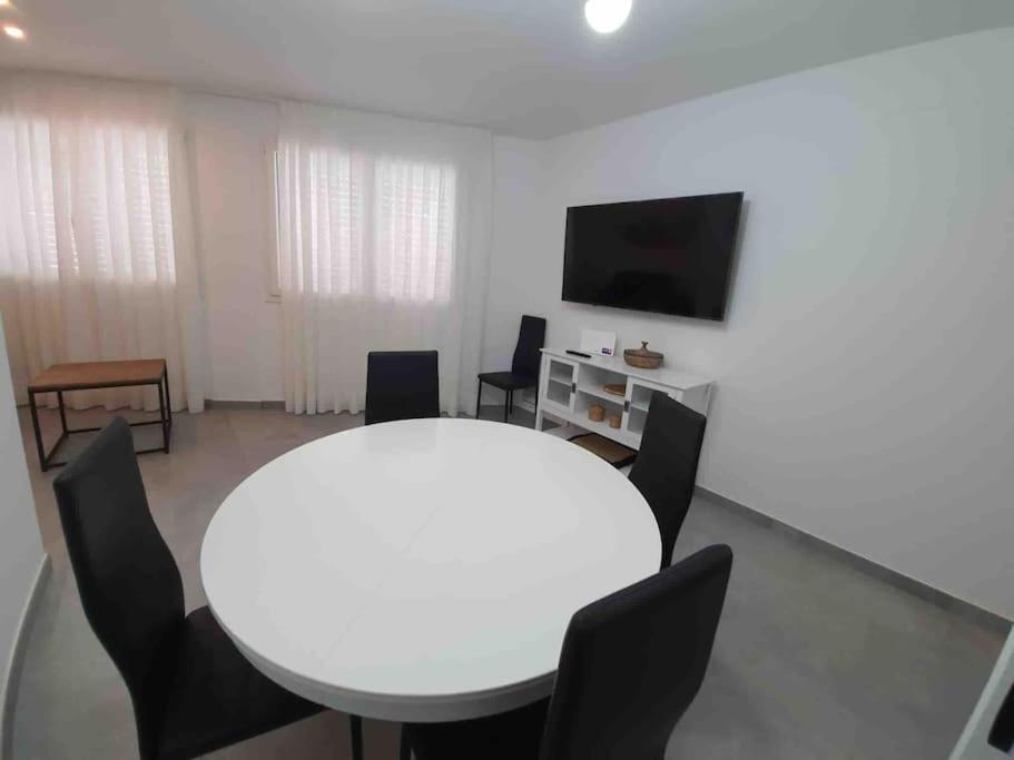 Apartment Piso Nuevo, Pk Pequeno Y A 5 Min De La Playa Caminando Cadaques