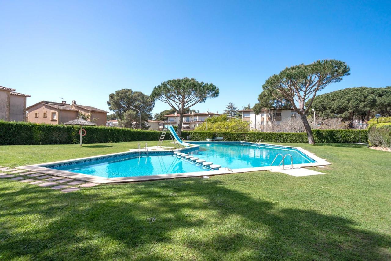 Сasa de vacaciones Bonita Con Jardín Privado Y Piscina Comunitaria *