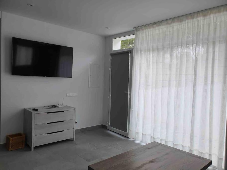 Espectacular Planta Baja Con Terraza Y Parking A 5 Min De La Playa * Cadaques