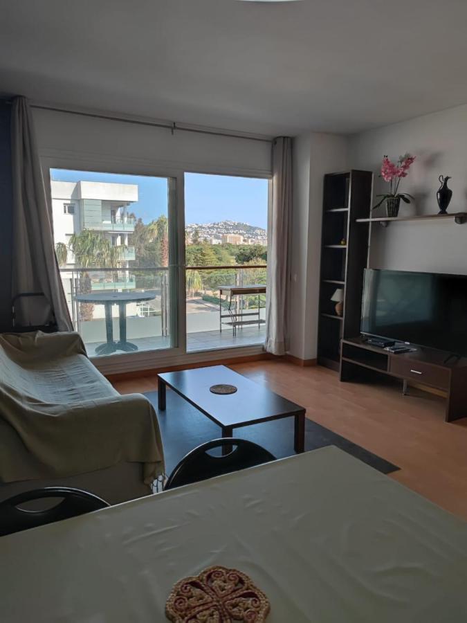 Proche Commerces Avec Grande Terrasse Et Piscine Rosas