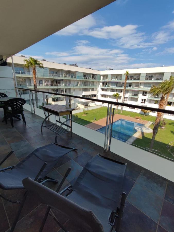 Proche Commerces Avec Grande Terrasse Et Piscine