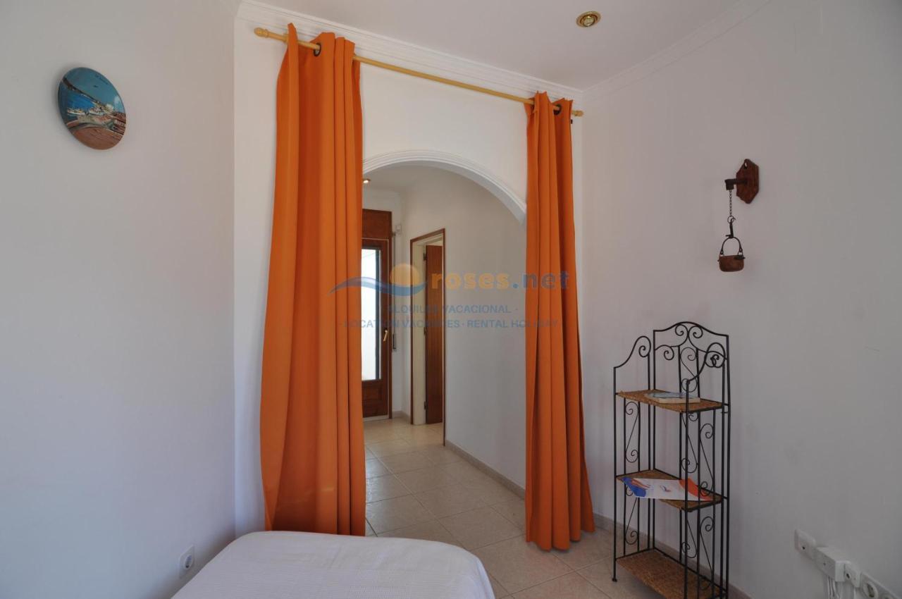 Rnet - Requesens Holiday home *