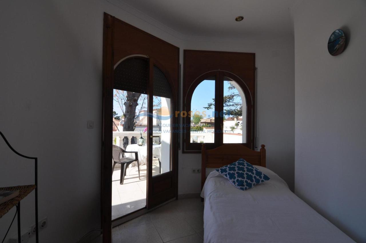 Rnet - Requesens Holiday home