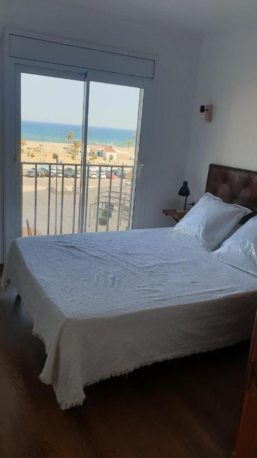 Les Vagues Au Balcon * Empuriabrava