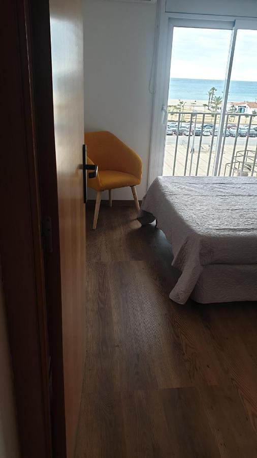 Les Vagues Au Balcon Empuriabrava