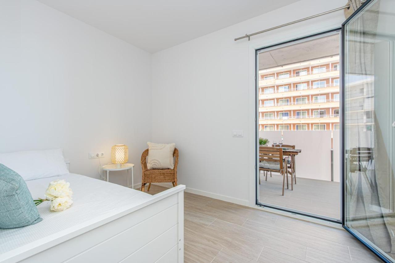 M A R I V E N T 01 Apartment Roses