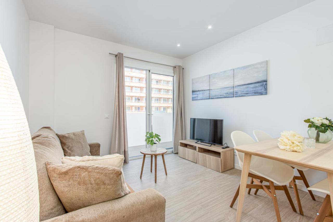 M A R I V E N T 01 Apartment Roses