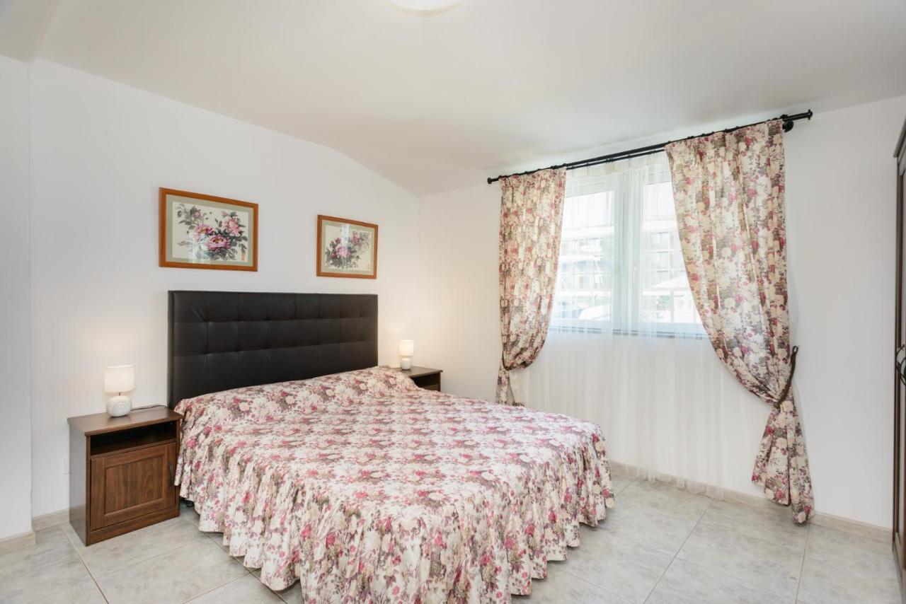 Apartment Port 27 *