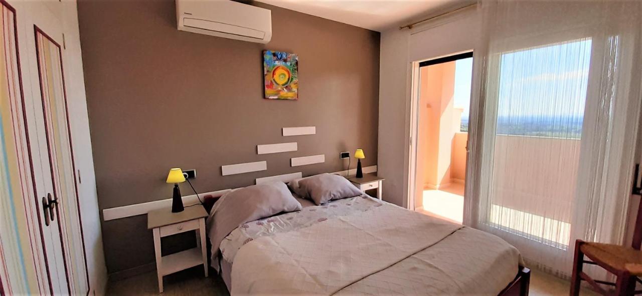 & Panoramic Olivars Bed & Breakfast