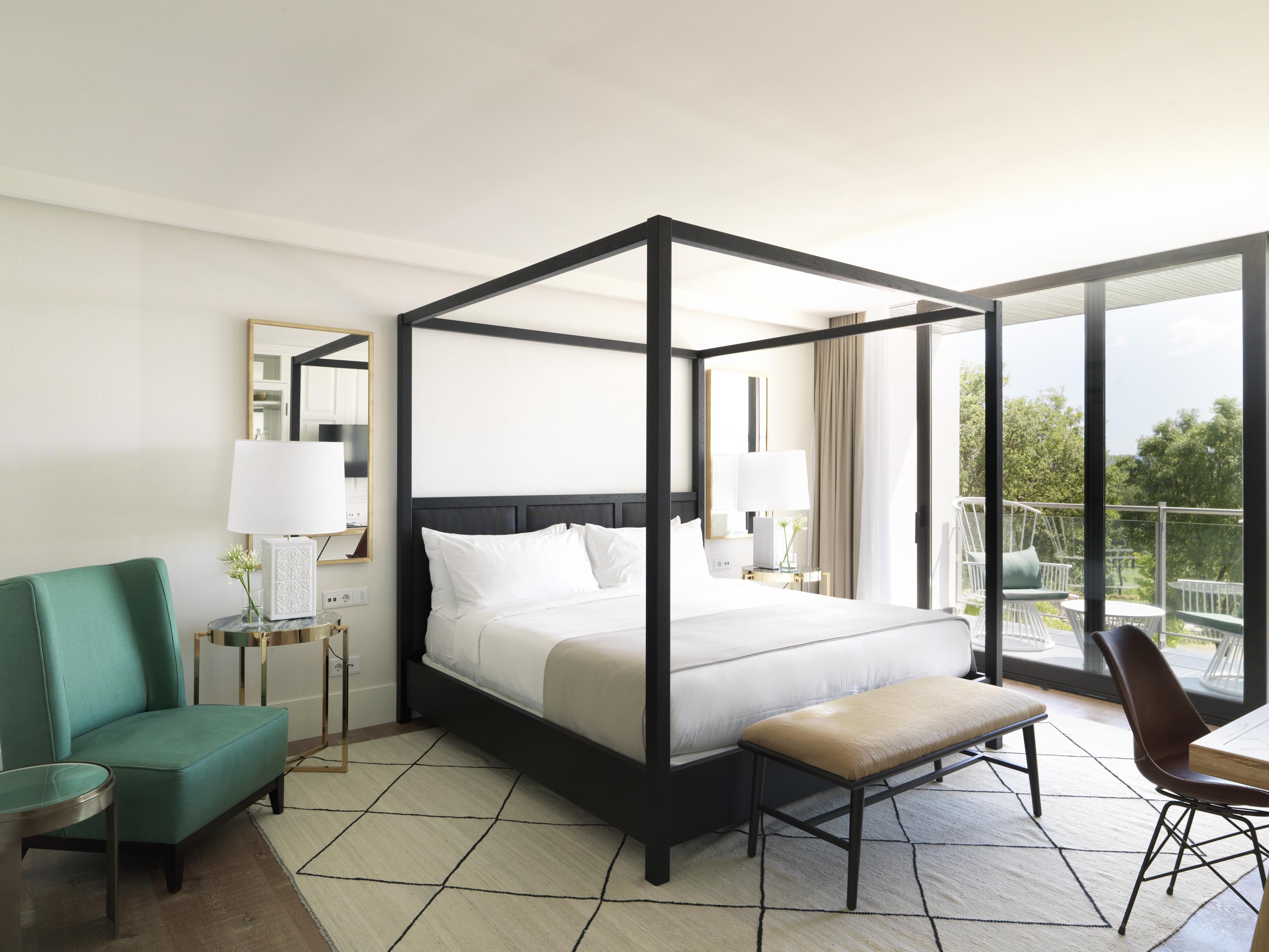 Camiral - The Leading Of The World 5*