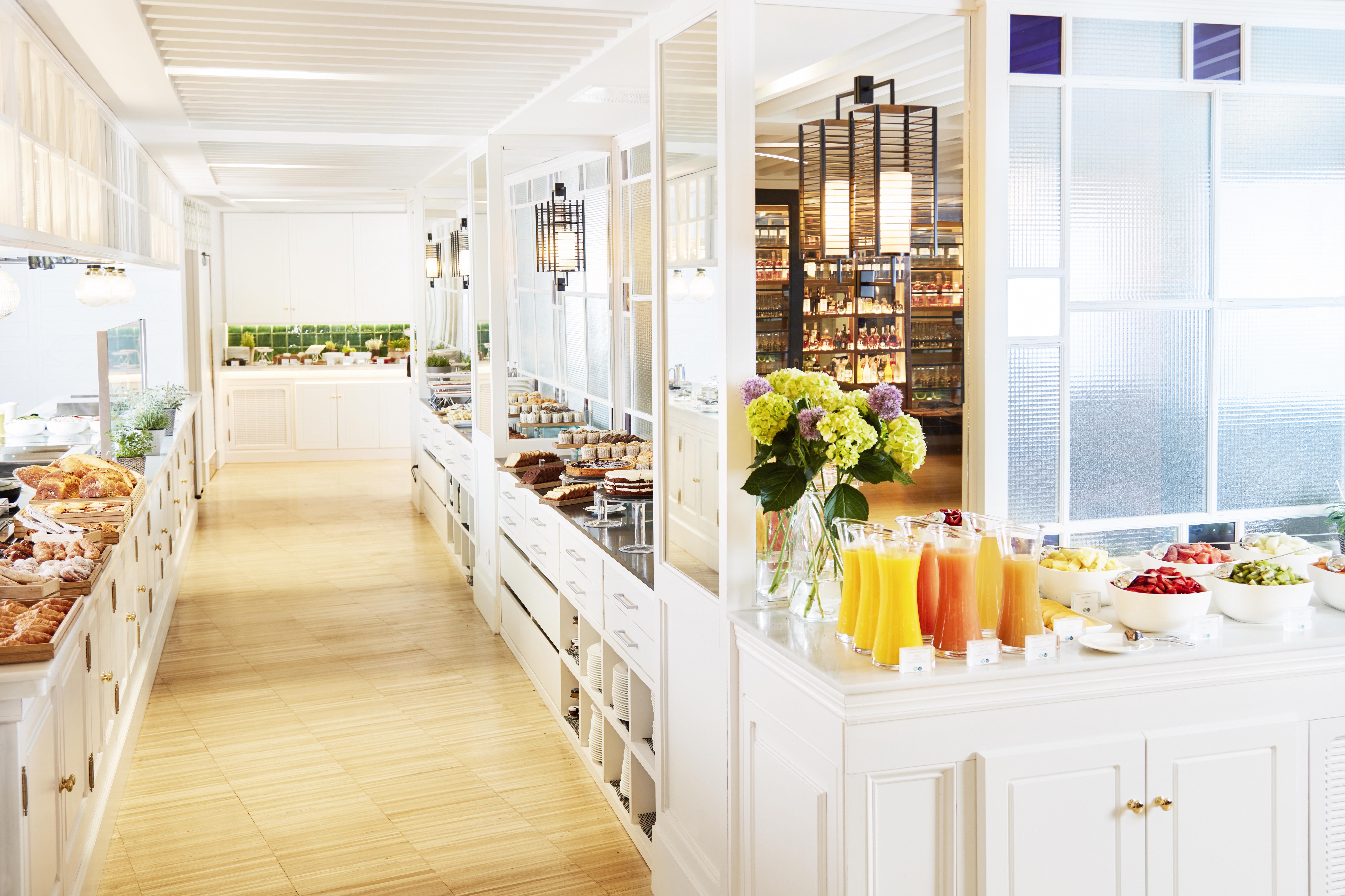 Camiral - The Leading Of The World 5*