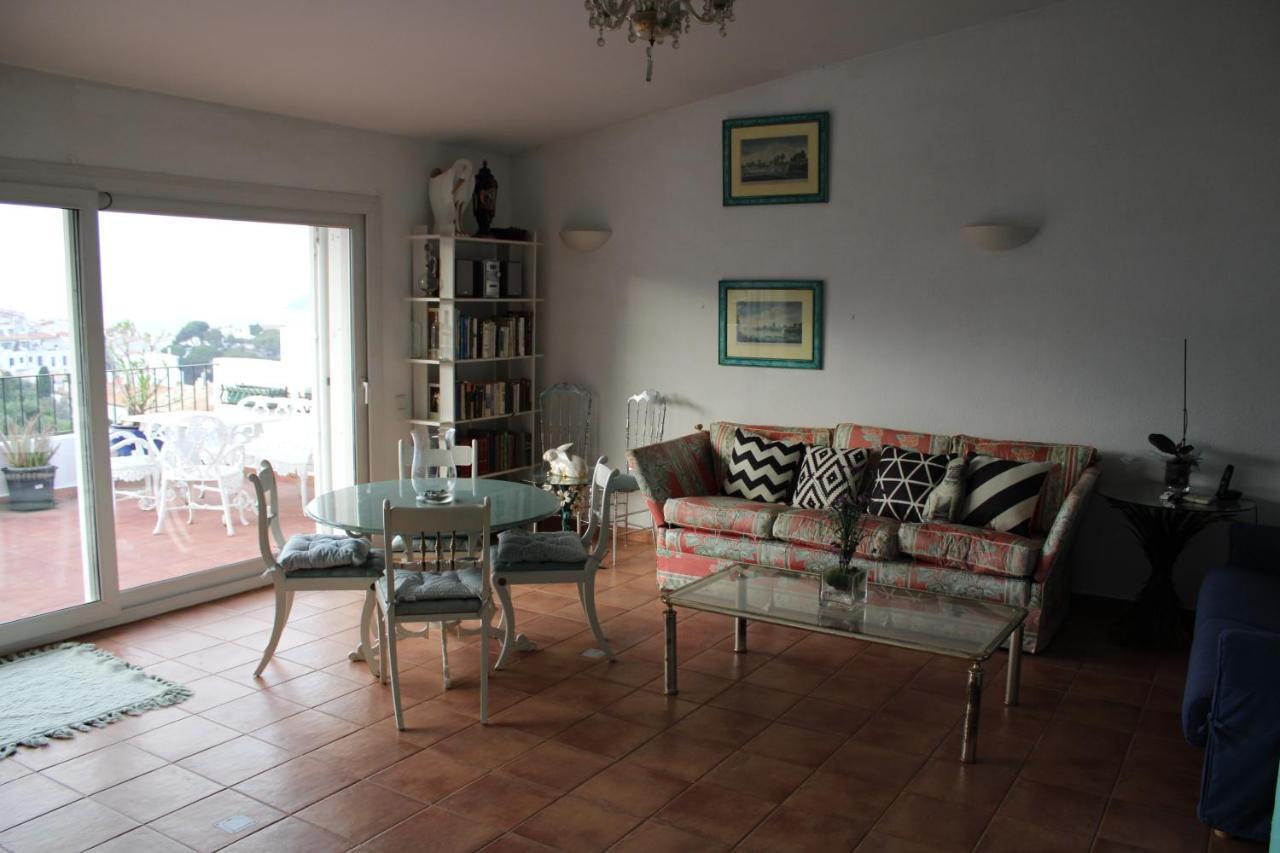 Attic In , With Parking Apartment *