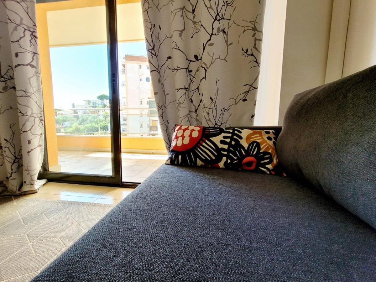 Apartamento With Terrace *