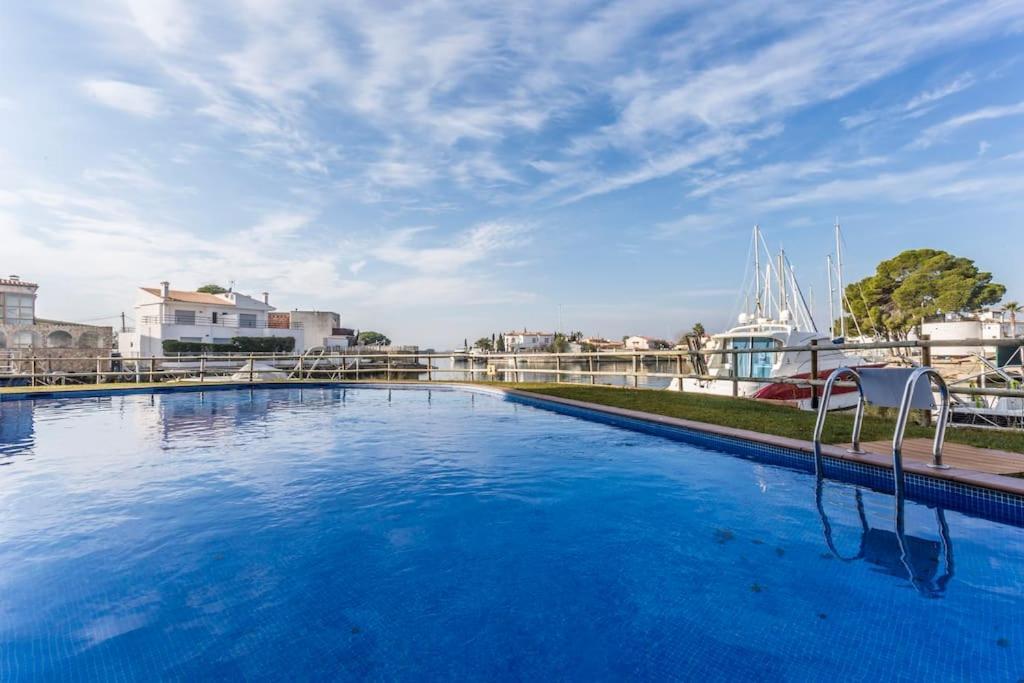 Apartment Piso De 2 Habitaciones, 3 Piscinas Y Cerca Del Mar *