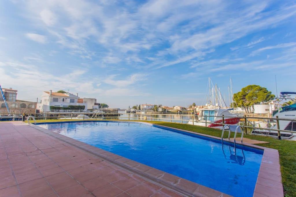 Piso De 2 Habitaciones, 3 Piscinas Y Cerca Del Mar Apartment