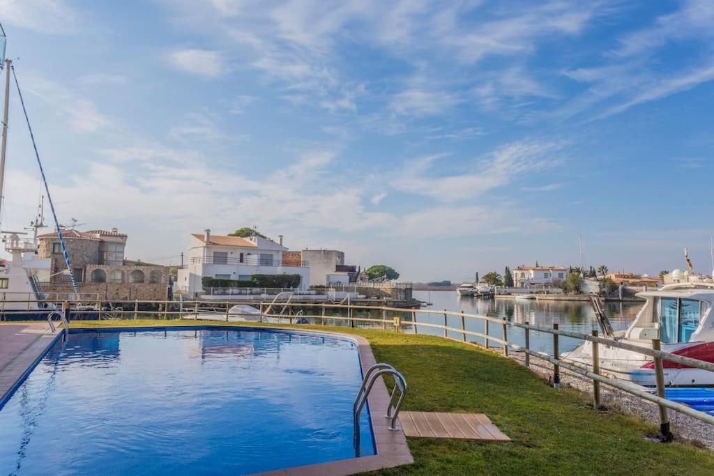 Piso De 2 Habitaciones, 3 Piscinas Y Cerca Del Mar Apartment *