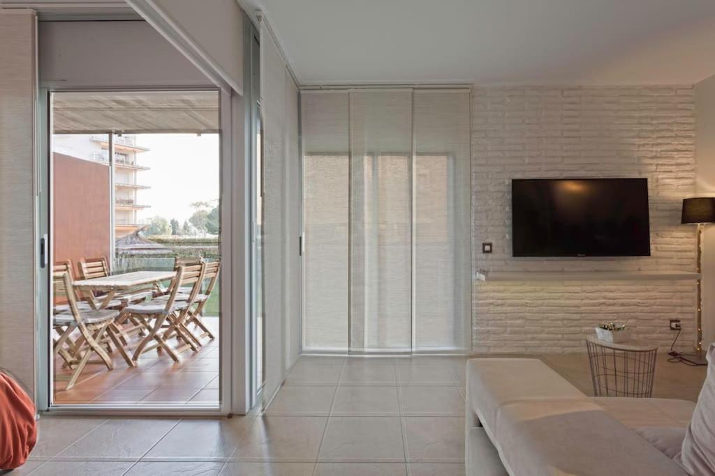 Piso De 2 Habitaciones, 3 Piscinas Y Cerca Del Mar Apartment Roses