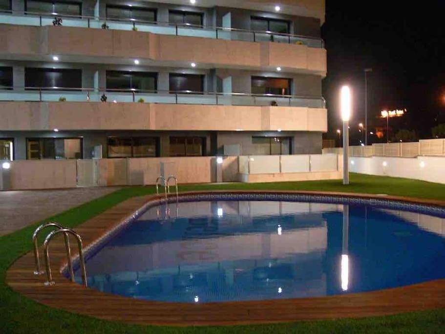 Exclusivo Piso De La Playa De Fenals Con Terraza