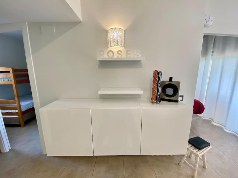 Piso De 2 Habitaciones, 3 Piscinas Y Cerca Del Mar Apartment Roses