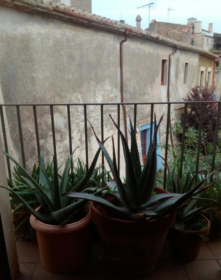 Happy Nest In Village Apartamento Pals