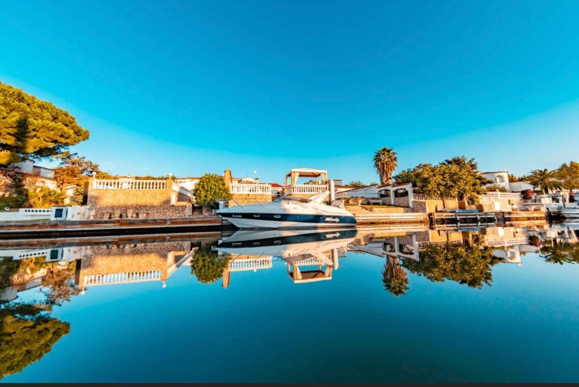 1 Chambre Climatise Avec 3 Piscines A 200 M De La Plage * Empuriabrava