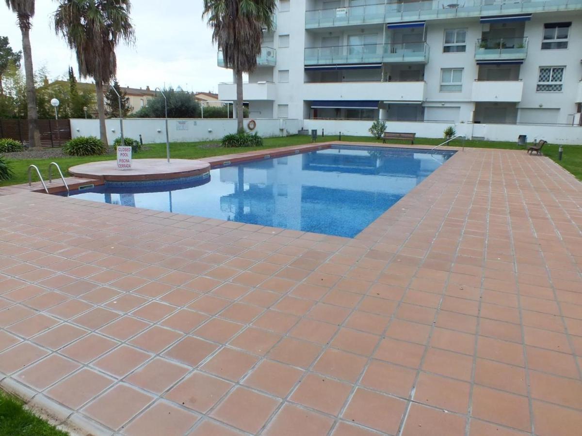 Acogedor Con Piscina Comunitaria Y Parking En Roses, Cerca De La Playa Y Atracciones - Es-204-39 Apartamento *