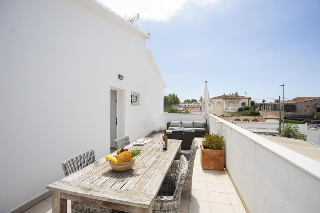1001 4 Personas By Homeselectspain Empuriabrava