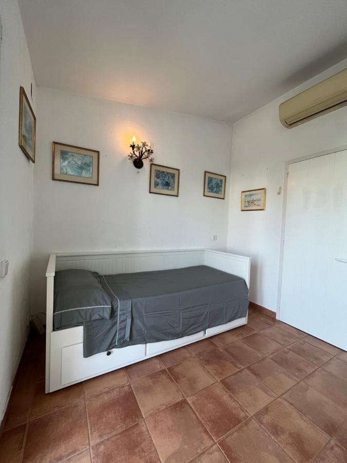 Attic In , With Parking Apartment *