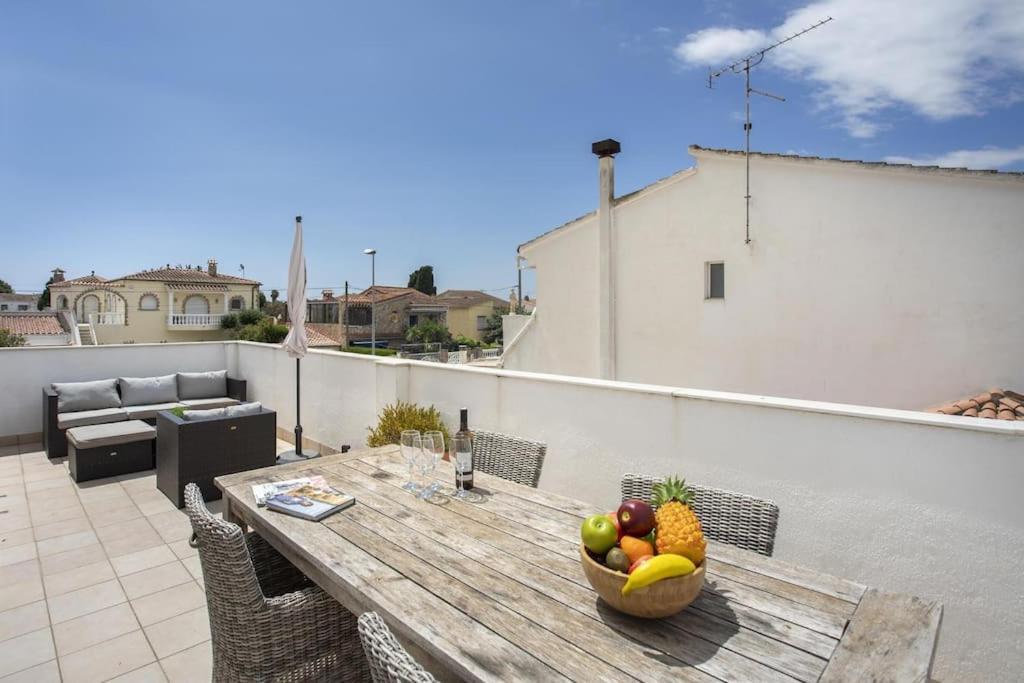 Apartment 1001 4 Personas By Homeselectspain Empuriabrava