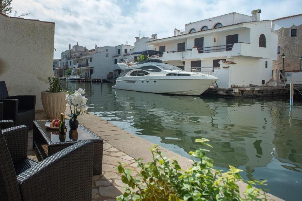 Casa Cartago Holiday home Empuriabrava