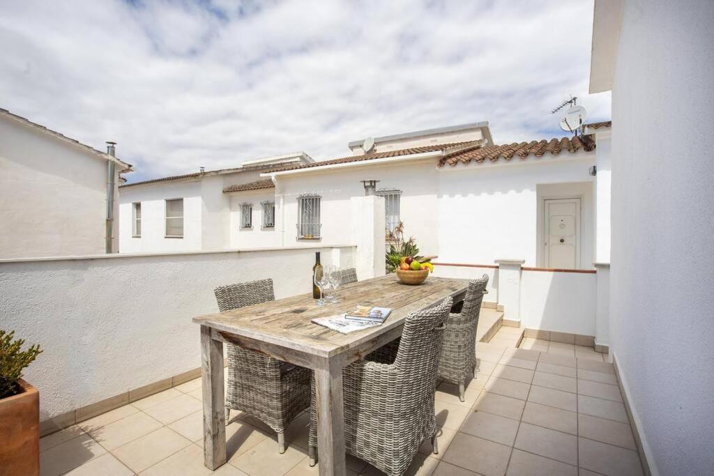 1001 4 Personas By Homeselectspain Empuriabrava