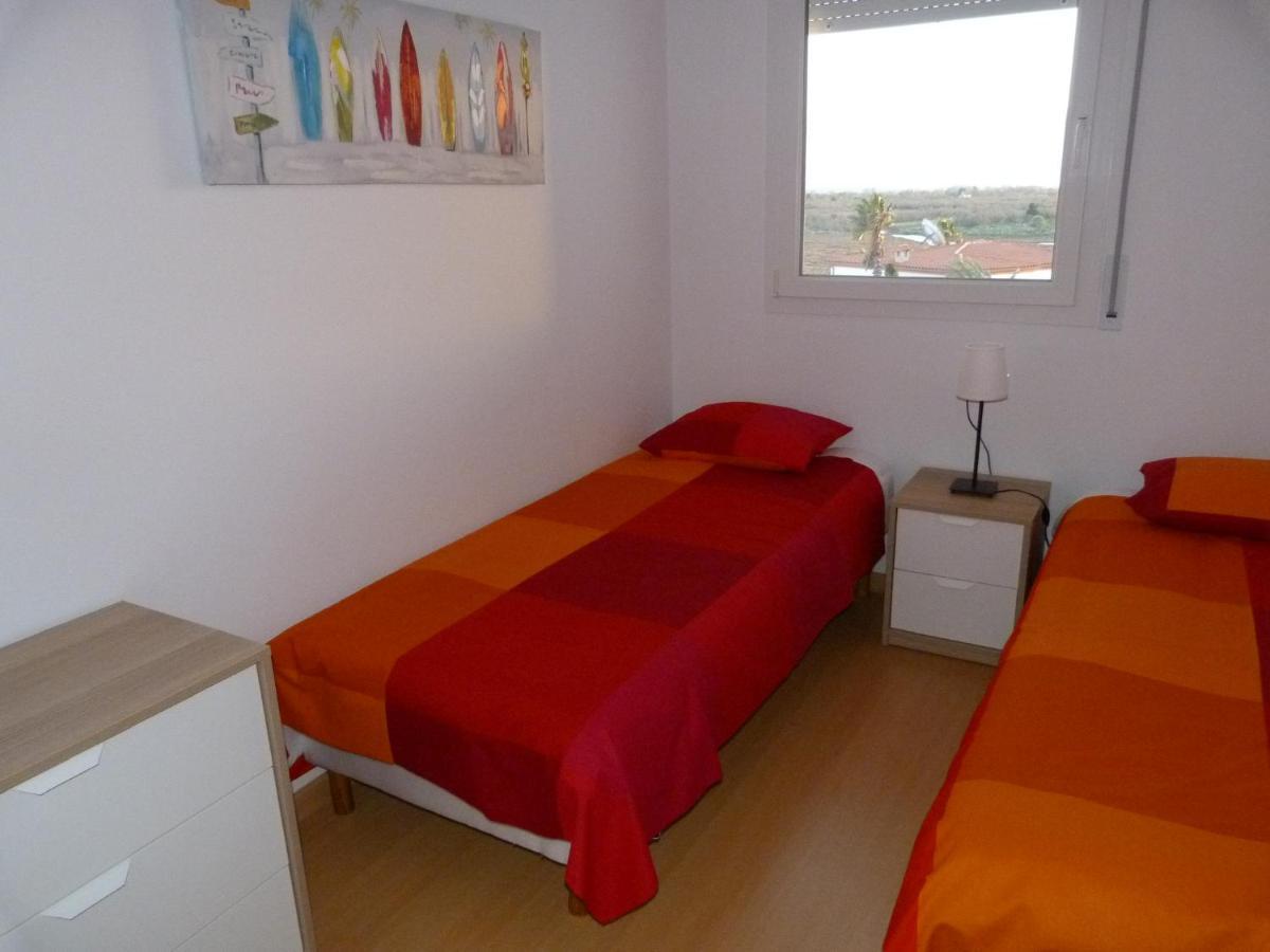 2 Beds, 2 Baths With Great Views And Pool