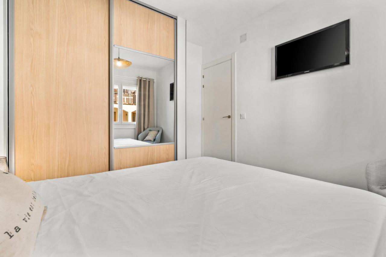 Apartamento En El Centro Con Terraza Y Piscina * Ampuriabrava