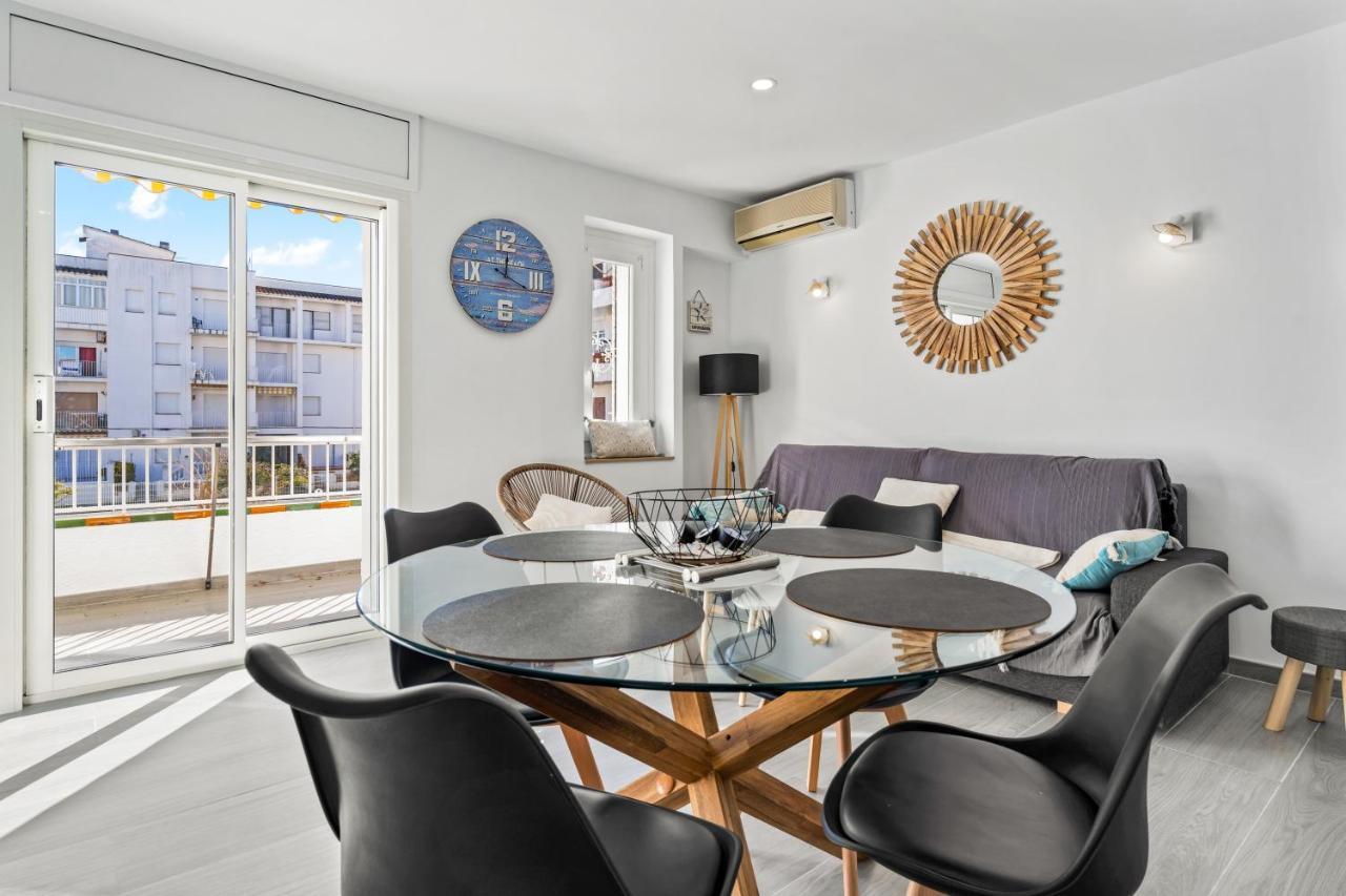 Apartamento En El Centro Con Terraza Y Piscina * Ampuriabrava