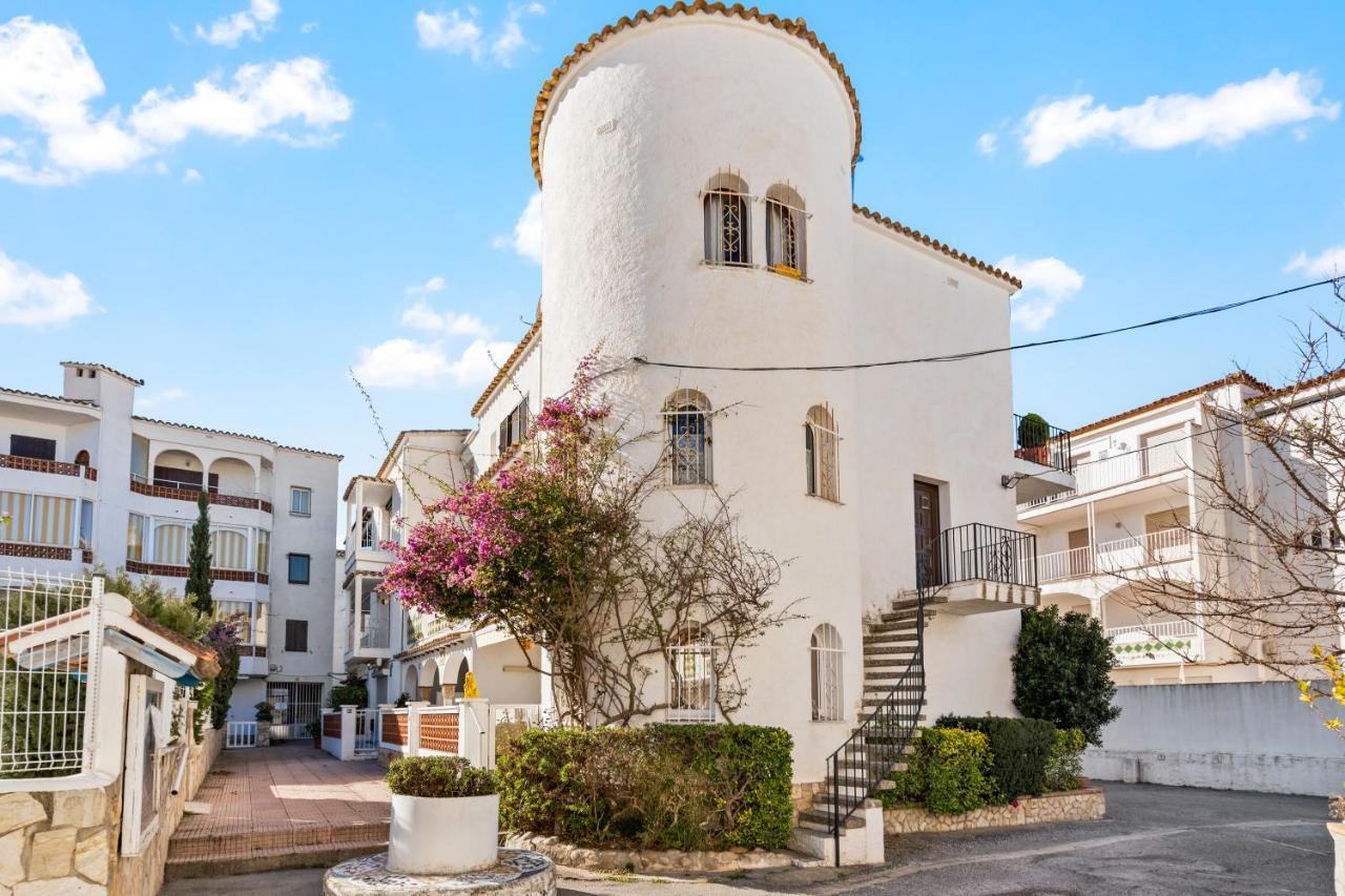 Apartamento En El Centro Con Terraza Y Piscina Apartamento Ampuriabrava