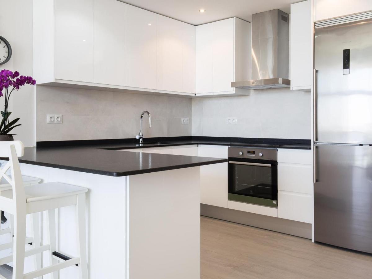 Magnifico Renovado En Primera Linea De Playa Con Terraza, Piscina Y Parking, - Es-228-109 Apartment Roses