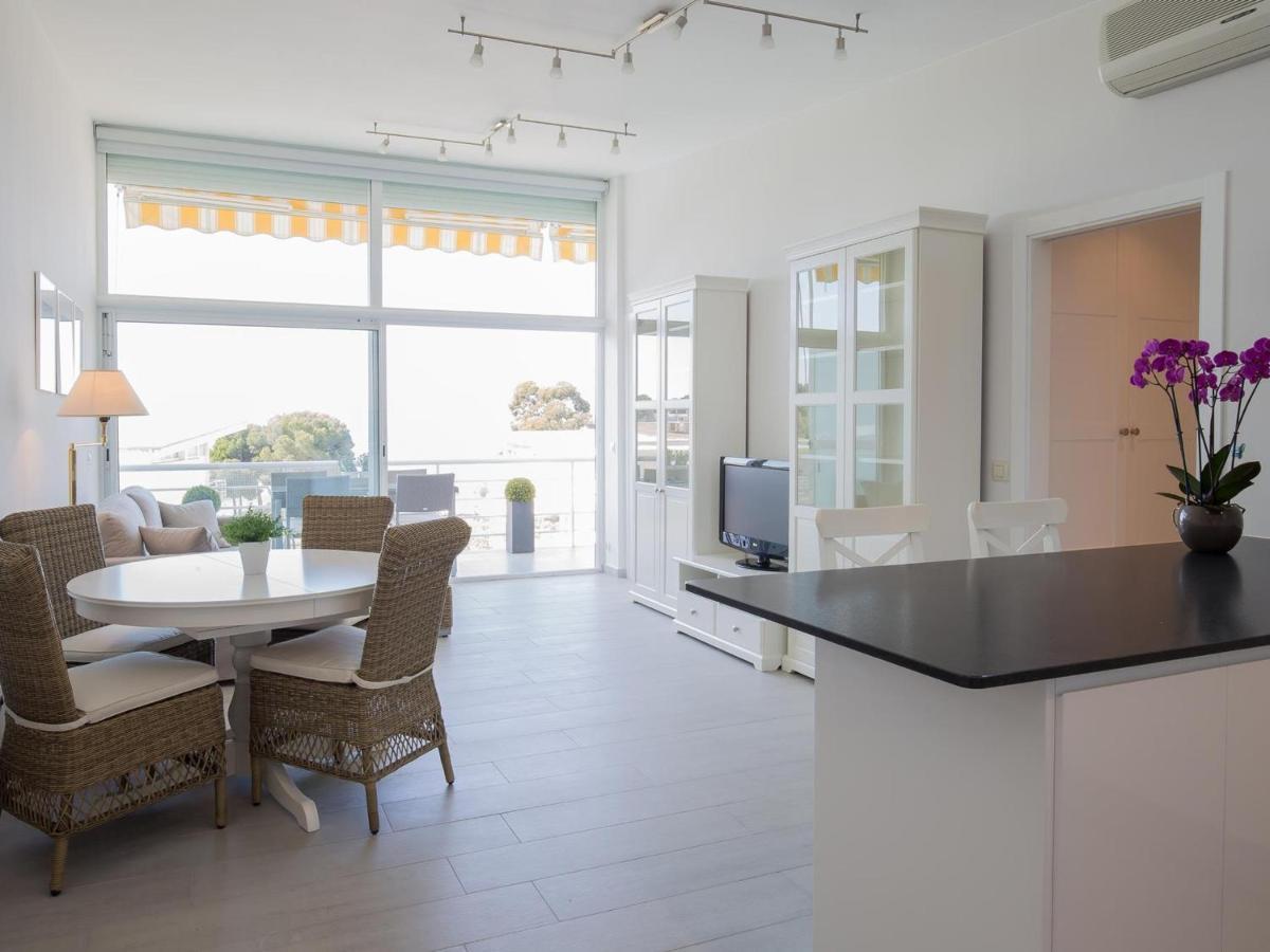 Magnifico Renovado En Primera Linea De Playa Con Terraza, Piscina Y Parking, - Es-228-109 Apartment *