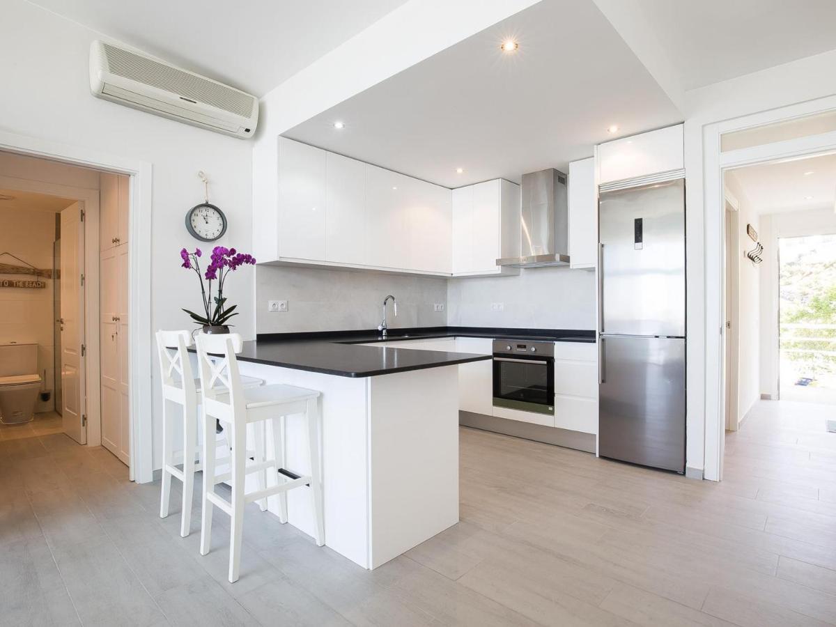 Magnifico Renovado En Primera Linea De Playa Con Terraza, Piscina Y Parking, - Es-228-109 Roses