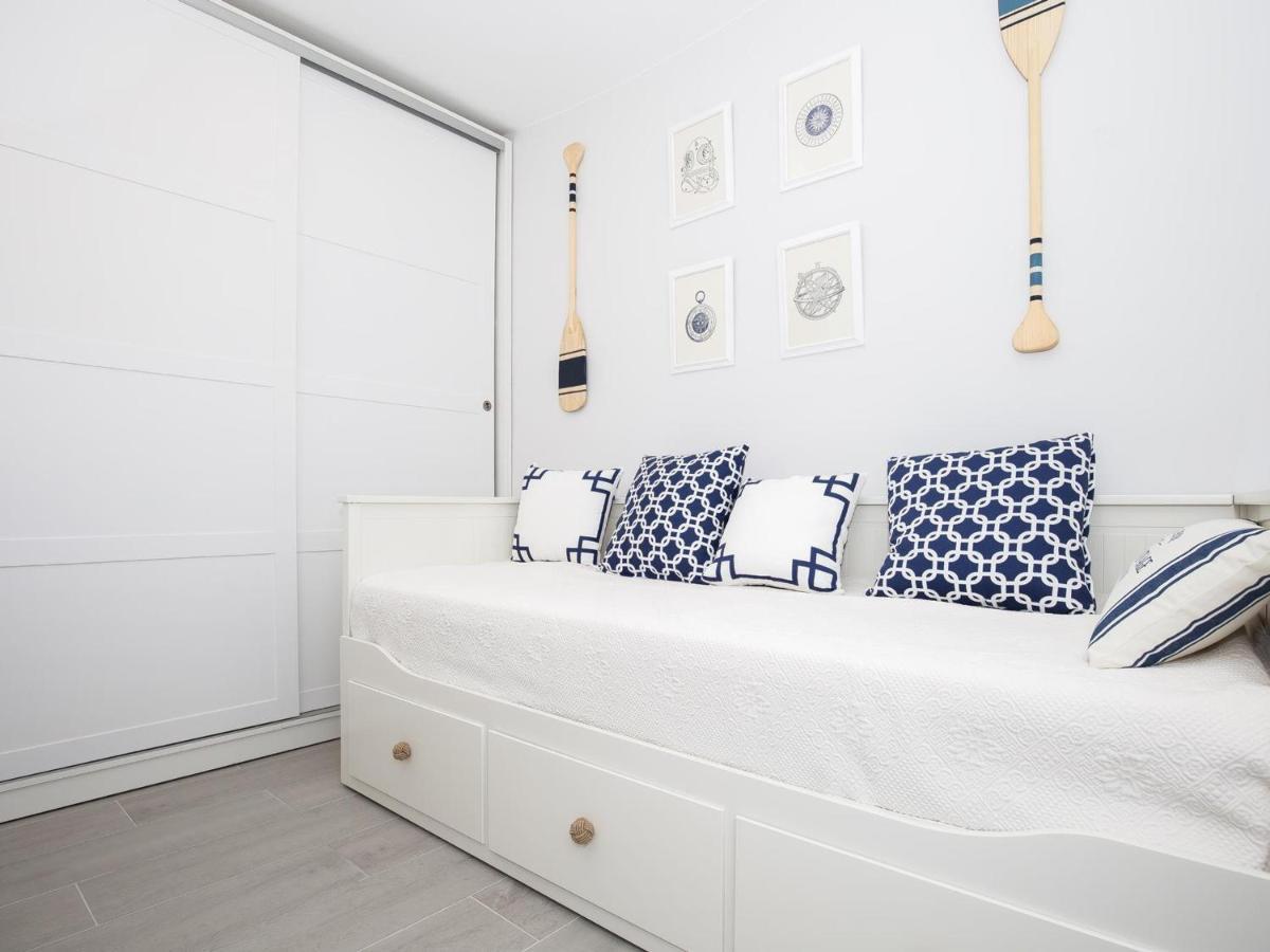 Magnifico Renovado En Primera Linea De Playa Con Terraza, Piscina Y Parking, - Es-228-109