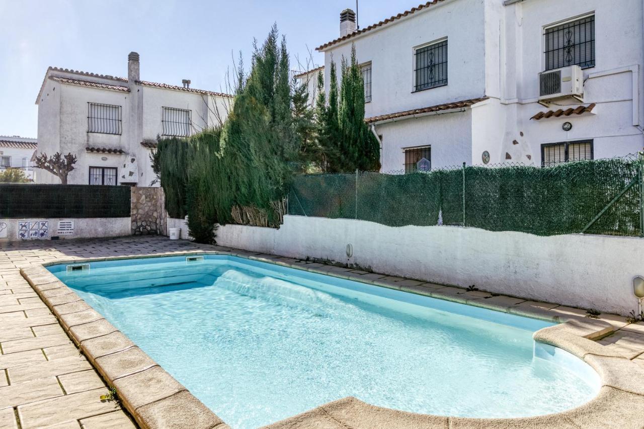 La Flor Con Piscina Holiday home *