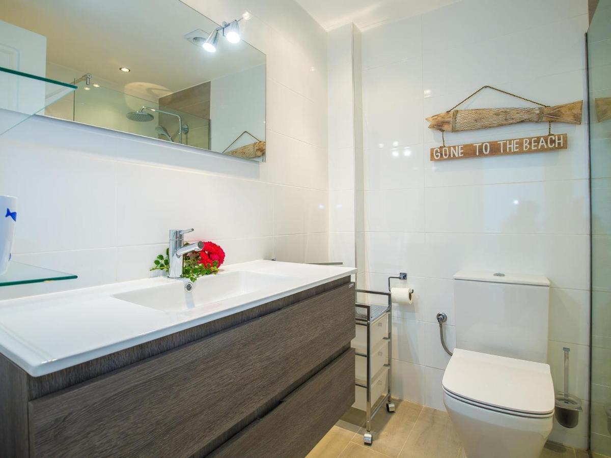 Magnifico Renovado En Primera Linea De Playa Con Terraza, Piscina Y Parking, - Es-228-109