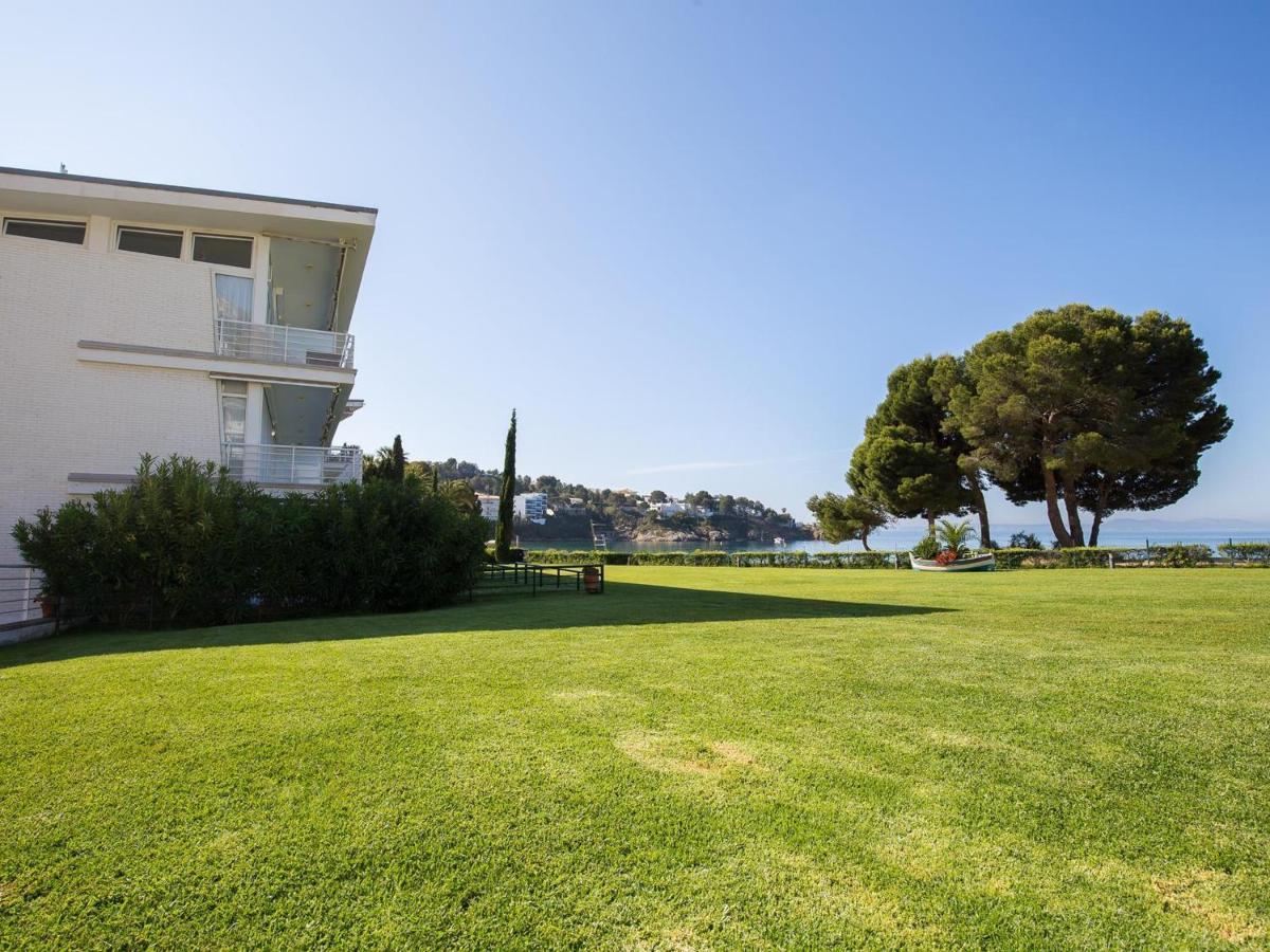 Magnifico Renovado En Primera Linea De Playa Con Terraza, Piscina Y Parking, - Es-228-109