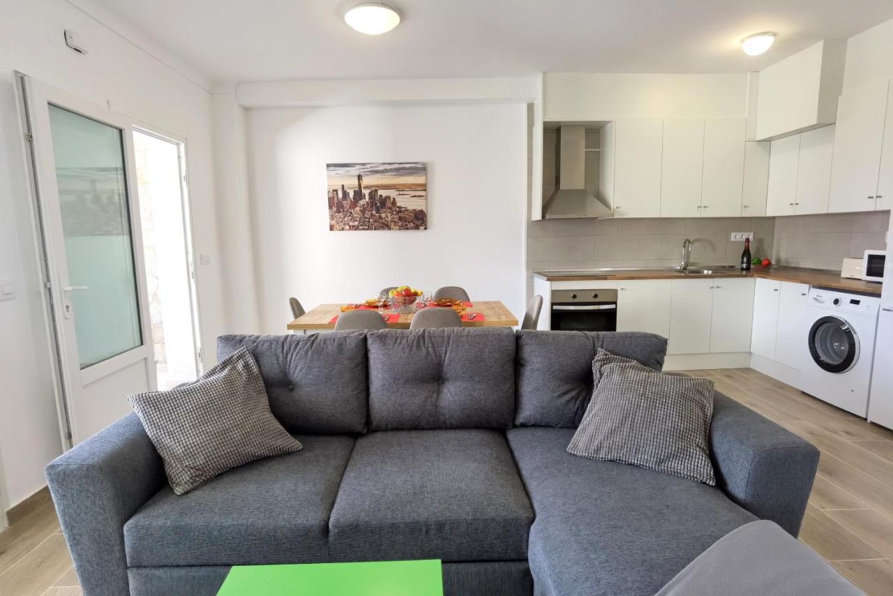 Leon Inmo Dana - 15770 * Empuriabrava