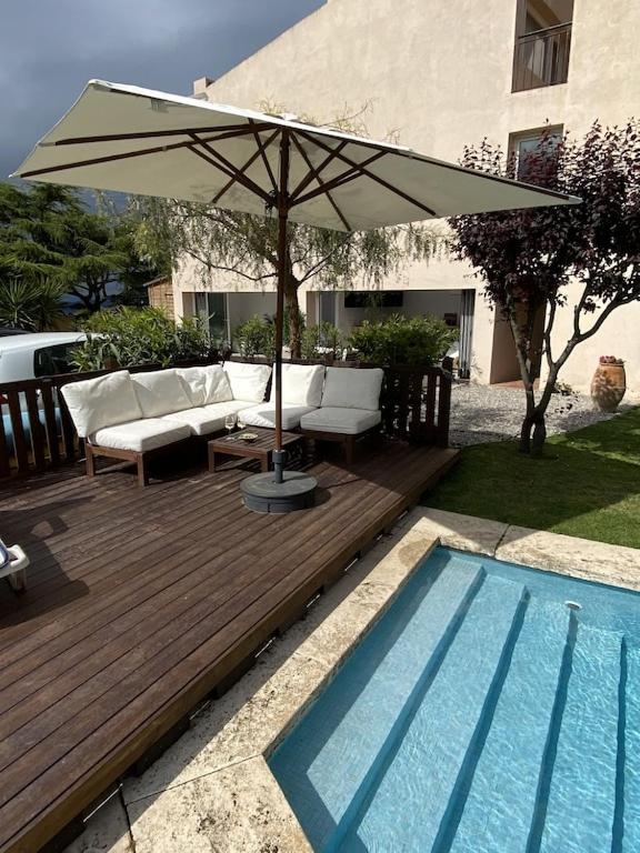 Romantic Modern Private Swimming Pool 5 Min Walk From Centre Apartamento