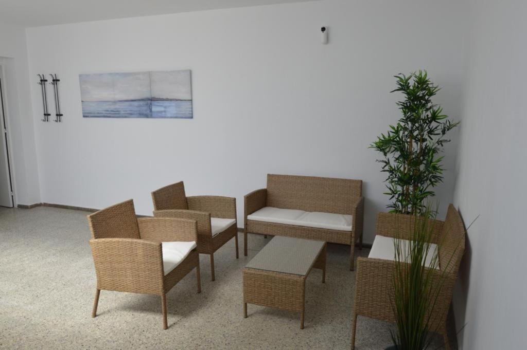 Apartment Center 3 Roses
