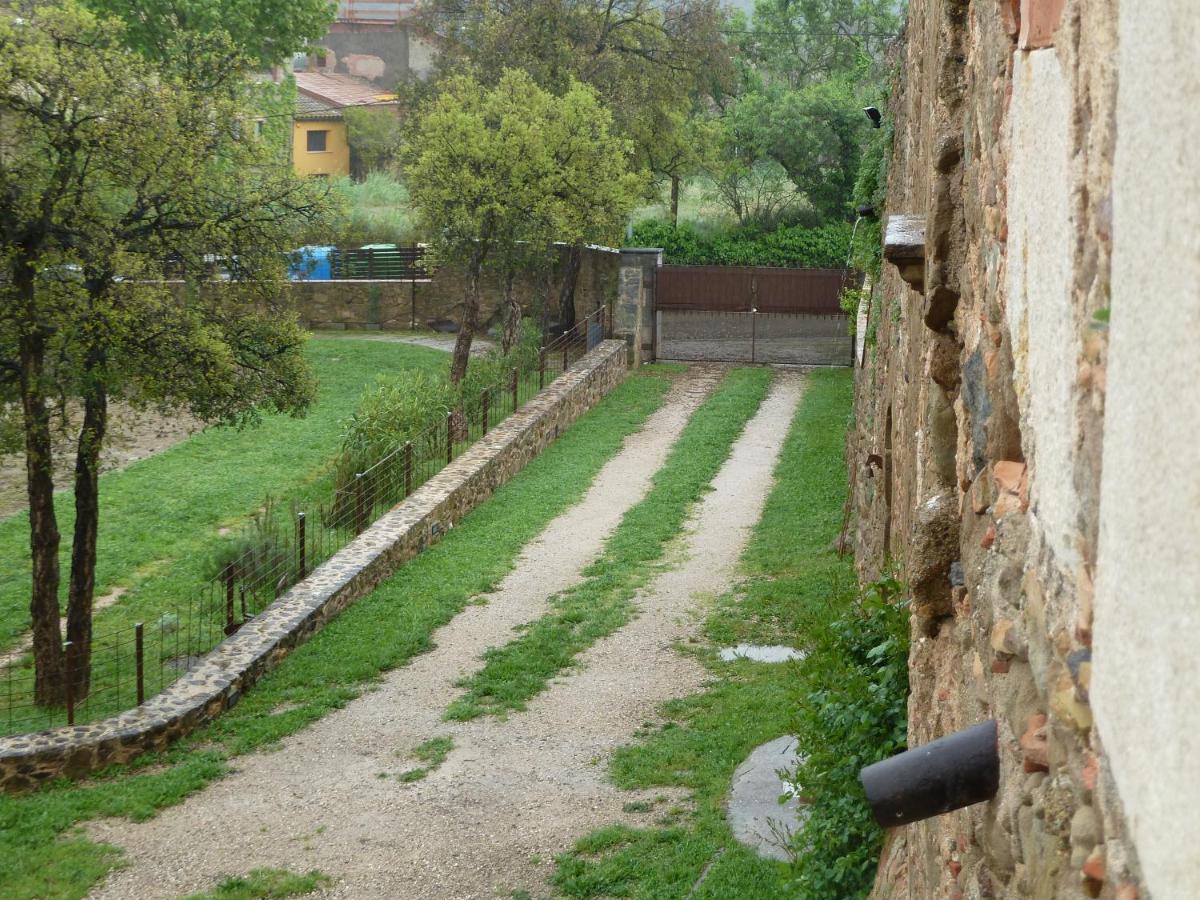 Villa Mas Soles - Compartida En Parlavà - Girona Parlava