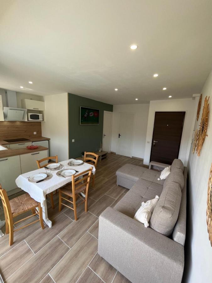 Apartment 1 Chambre Climatise Avec 3 Piscines A 200 M De La Plage Empuriabrava