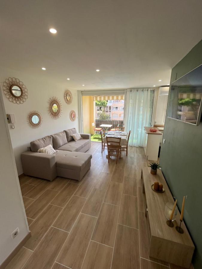 Apartment 1 Chambre Climatise Avec 3 Piscines A 200 M De La Plage Empuriabrava